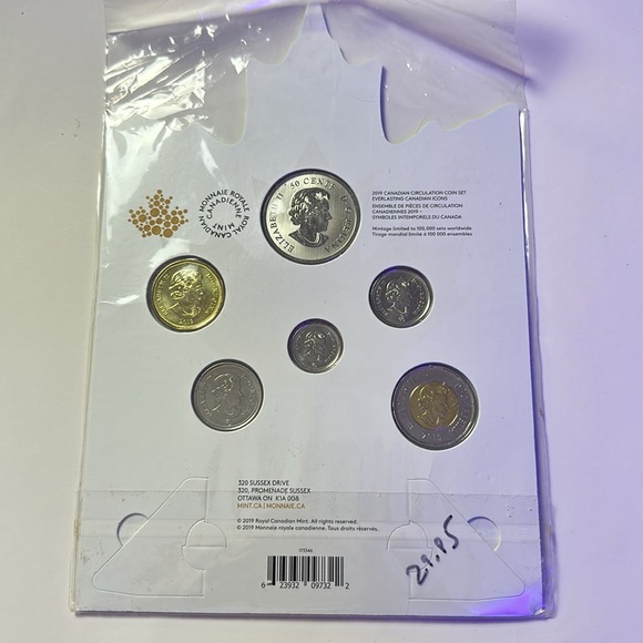 Everlasting Canadian icons - Picture 2 of 2